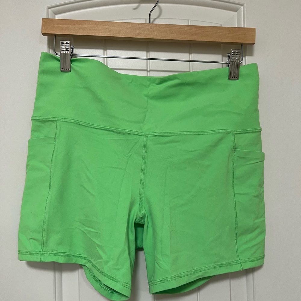 Athleta women’s athletic shorts size large neon green brand new